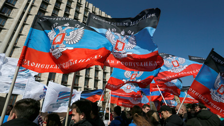 Drapeaux de la république autoproclamée de Donetsk