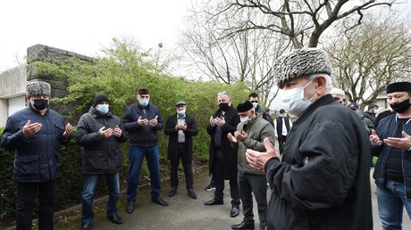Rassemblement de la communauté tchétchène à Rennes (Ille-et-Vilaine) sur le lieu du meurtre ce 27 mars 2021
