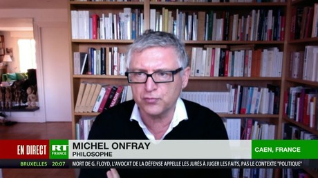 Le philosophe et écrivain Michel Onfray, cofondateur  avec le producteur Stéphane Simon de la revue Front populaire, s'exprime sur RT France le 29 mars.