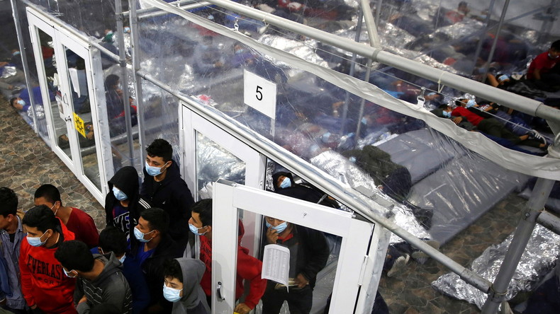 Etats-Unis : malgré le Covid, 4 000 migrants s'entassent dans un centre de rétention