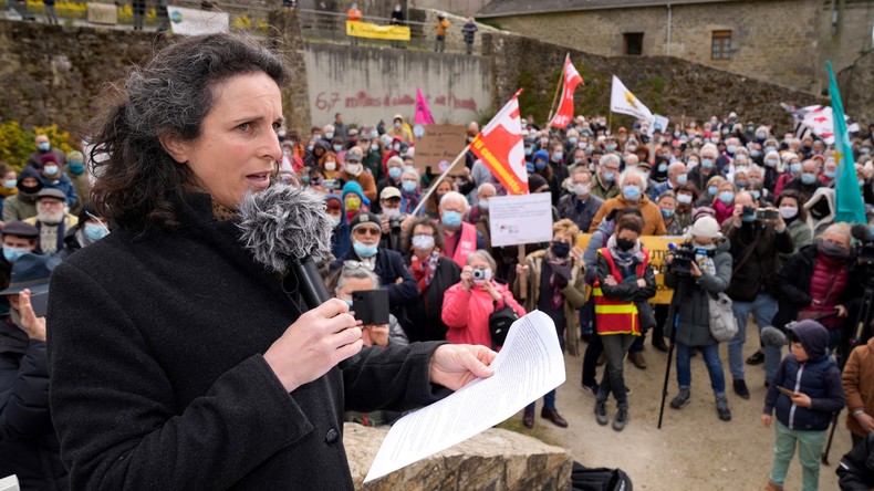 Bretagne : des centaines de personnes se mobilisent en faveur d'une journaliste victime de menaces