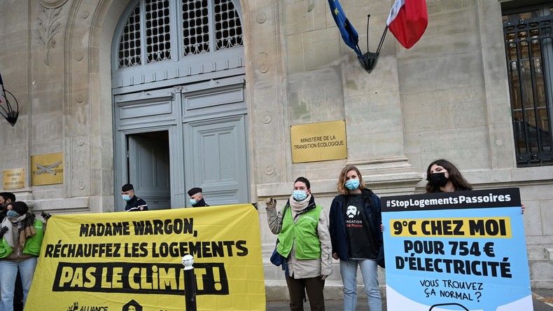 Un député bloqué et d’autres verbalisés pour avoir participé à un rassemblement pro-climat