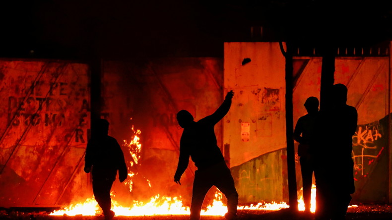 L'Irlande du Nord en proie aux émeutes : Londres, Dublin et Washington réagissent (VIDEOS)