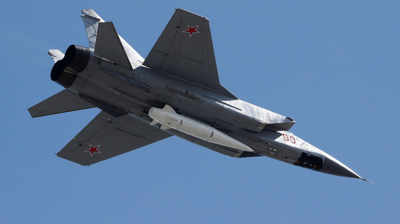 Un avion de combat russe escorte un avion espion américain au-dessus du Pacifique (VIDEO)