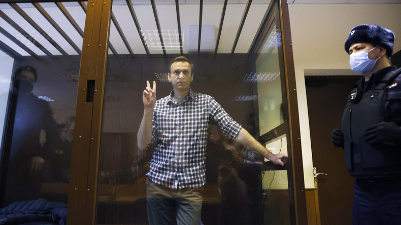 Russie : Alexeï Navalny examiné par un médecin à l'hôpital, son état jugé «satisfaisant»