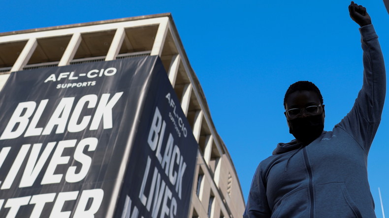 «Nos communautés sont plus terrorisées que sous Trump» : BLM critique une mesure de Joe Biden