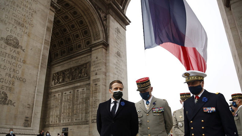 «Le texte des factieux» : la gauche dénonce la tribune de généraux et la réponse de Marine Le Pen
