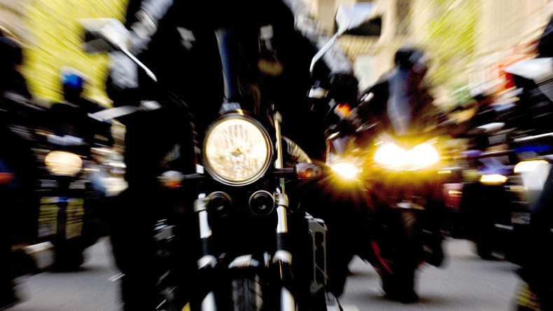 Des milliers de motards protestent contre le contrôle technique obligatoire à Lille et Amiens