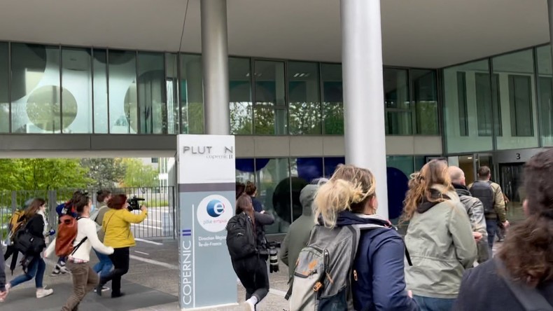 Des intermittents envahissent Pôle emploi pour dénoncer la réforme de l'assurance chômage