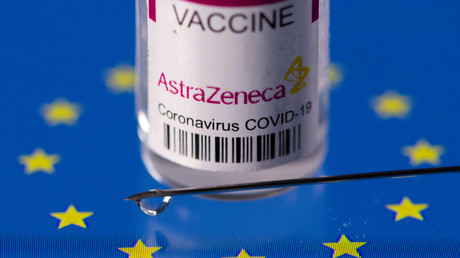 Un flacon de vaccin AstraZeneca le 24 mars 2021 (image d'illustration).