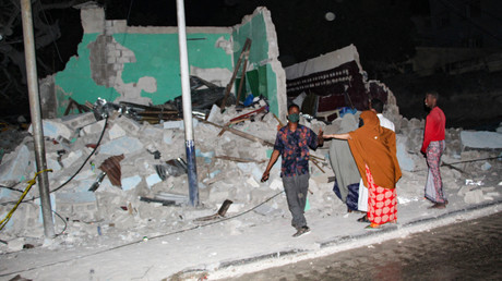 Des bâtiments détruits après un attentat à la voiture piégée survenue le 5 mars 2021 à Mogadiscio (Somalie). Dix personnes ont été tuées (image d'illustration).