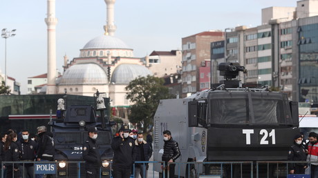La police turque devant le palais de justice d'Istanbul, le 3 février 2021 (image d'illustration)