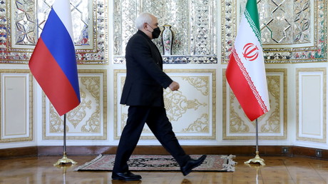 Le ministre iranien des Affaires étrangères, Mohammad Djavad Zarif, lors de son point presse avec son homologue russe Sergueï Lavrov, le 13 avril 2021 à Téhéran.
