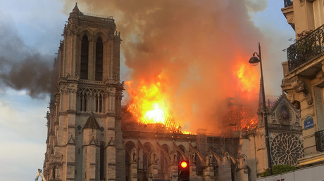 «Pas de vaccin contre le plomb» : une association porte plainte après l'incendie de Notre-Dame