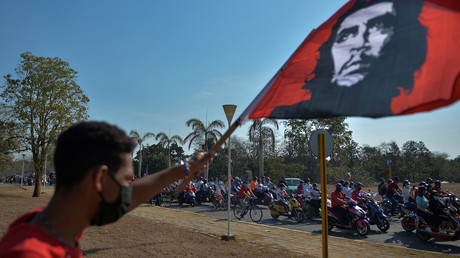 Cuba : des milliers de personnes défilent contre l’embargo américain
