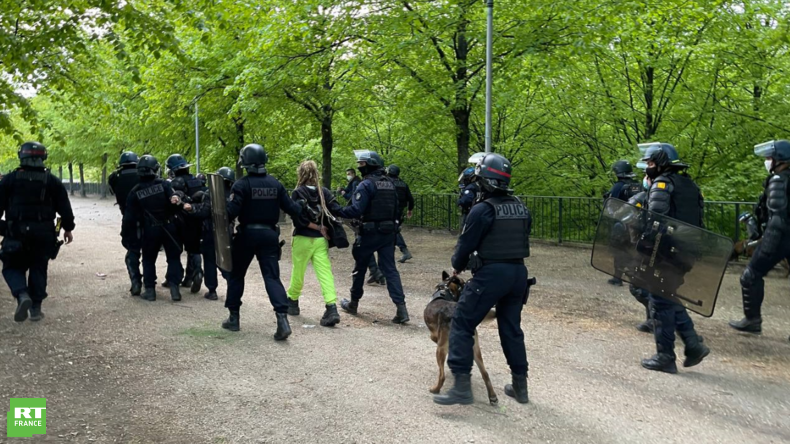 Paris : des policiers pris pour cible en dispersant une rave-party illégale