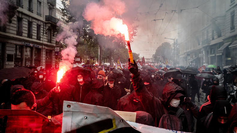 Manifestations du 1er-Mai : cinq interpellations et 27 agents des forces de l'ordre blessés à Lyon