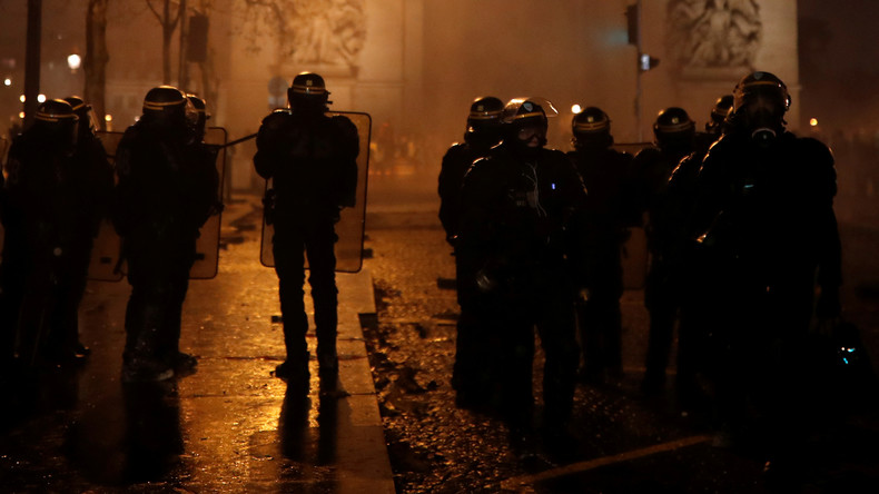 Gilets jaunes : trois CRS placés en garde à vue pour les violences du Burger King en 2018