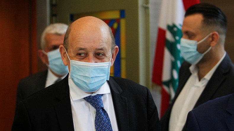 En visite au Liban, Le Drian menace les dirigeants de sanctions pour prévenir un «suicide collectif»