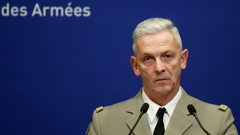 Tribune de militaires : un ancien aumônier de l'armée critique le chef d'état-major Lecointre