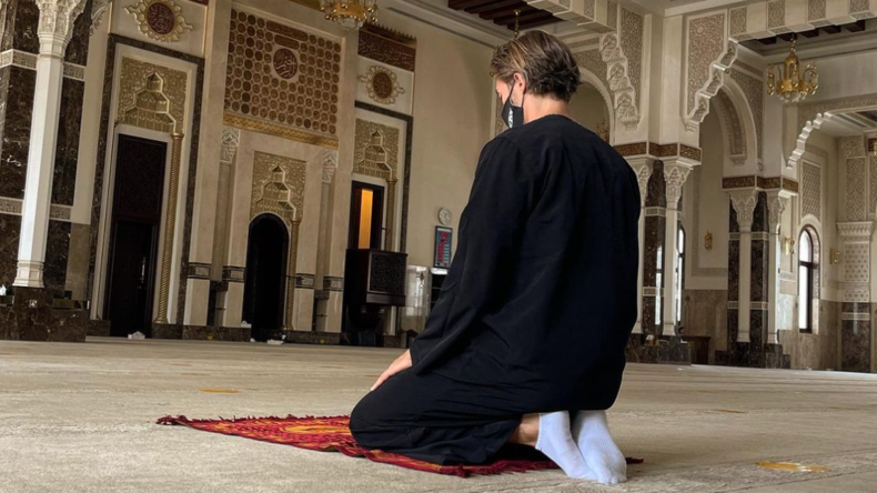 Un ancien candidat de téléréalité reconverti en «influenceur musulman» sur Instagram