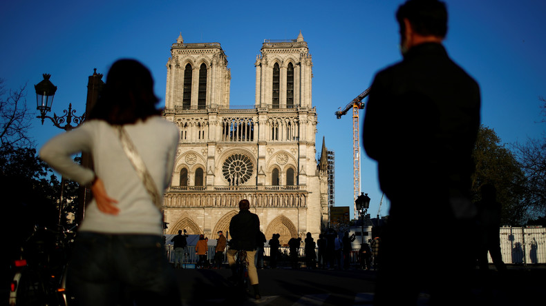 Le parvis de Notre-Dame provisoirement fermé en raison d'une pollution au plomb