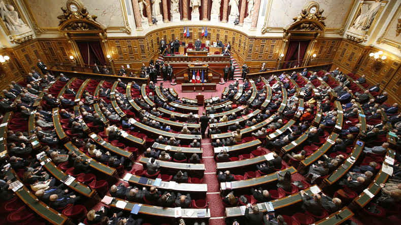 Le Sénat vote un projet de loi modifié sur le pass sanitaire et la sortie de l'état d'urgence