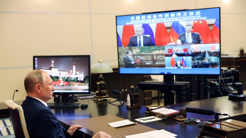 Poutine et Xi inaugurent la construction de nouveaux réacteurs nucléaires russes en Chine
