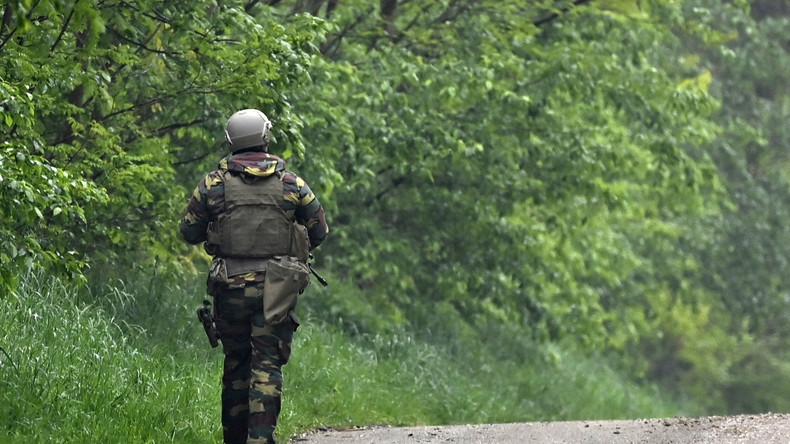 Chasse à l'homme en Belgique : un militaire armé en fuite après avoir menacé un virologue