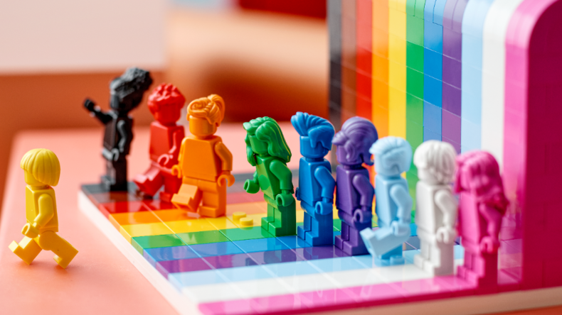 Lego sort une collection arc-en-ciel pour célébrer «l'inclusivité» et la «communauté LGBTQIA+»