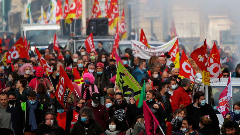 Manifestation contre la réforme de l'assurance-chômage, un rassemblement bloqué à Paris