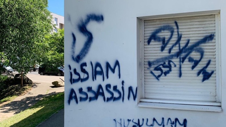 Bron : des tags anti-islam et une croix gammée découverts sur une résidence étudiante