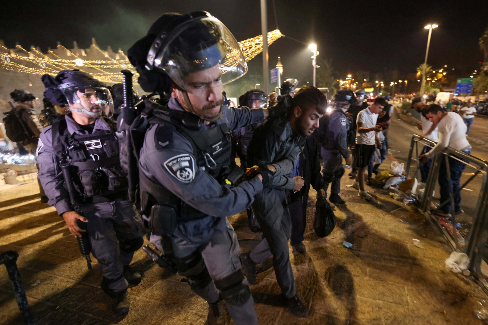 Jérusalem : plus de 90 blessés dans de nouveaux heurts entre policiers israéliens et Palestiniens