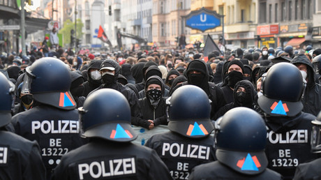 Berlin : un 1er-Mai marqué par des heurts entre manifestants et forces de l'ordre