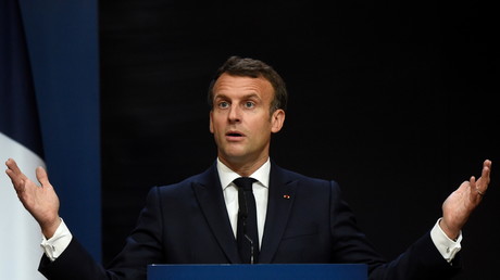 Le président français Emmanuel Macron en conférence de presse lors du sommet social européen organisé à Porto, le 8 mai 2021.