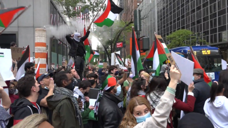 New York : affrontements entre manifestants pro-palestiniens et pro-israéliens