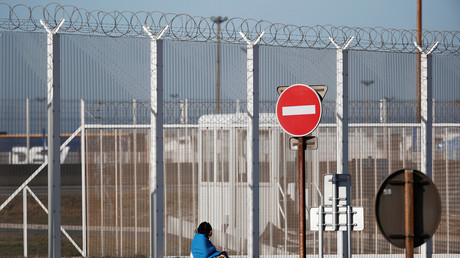 Calais : 100 migrants tentent de s'introduire dans le port et installent un barrage sur la rocade