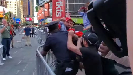 New York : bagarre entre manifestants pro-israéliens et pro-palestiniens à Times Square (VIDEO)