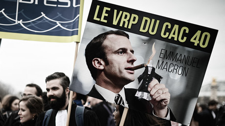 Une pancarte aperçue lors d'une manifestation réunissant avocats, magistrats et greffiers, le 15 janvier 2019 à Paris.