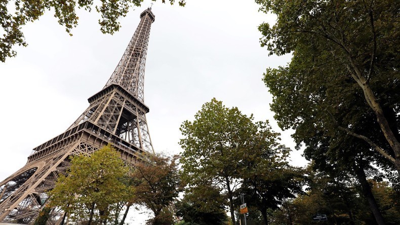Algérie : une maison en forme de tour Eiffel provoque l'indignation d'un sénateur du FLN