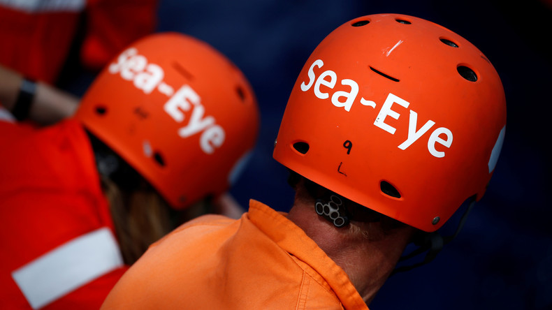 Un navire de l'ONG Sea-Eye ayant débarqué des migrants en Sicile bloqué par les garde-côtes italiens