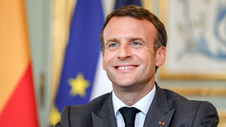 Sondages en série, campagnes ciblées : le budget communication de l'exécutif a explosé sous Macron