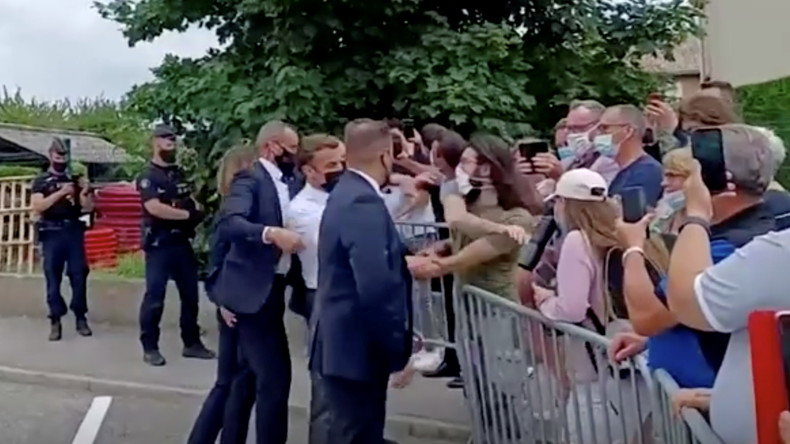 Qui est Damien T. l'auteur de la gifle à Emmanuel Macron ?