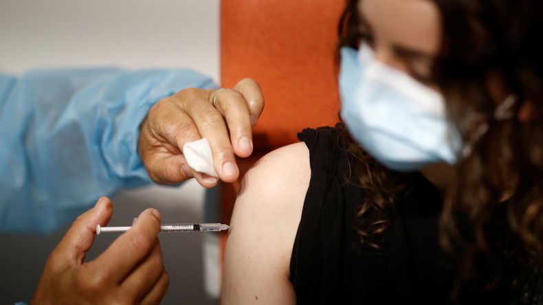 Vaccination des ados : l'accord des deux parents requis, la présence d'un seul obligatoire