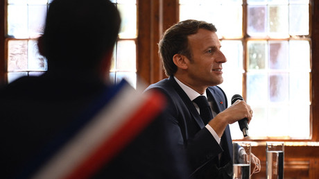 Le président français Emmanuel Macron, en visite à Martel, dans le Lot, le 3 juin 2021.