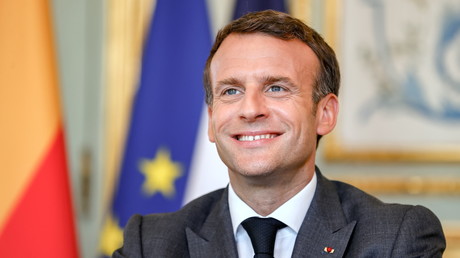 Sondages en série, campagnes ciblées : le budget communication de l'exécutif a explosé sous Macron