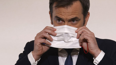 Olivier Véran confirme le port obligatoire du masque en extérieur pour le mois de juin