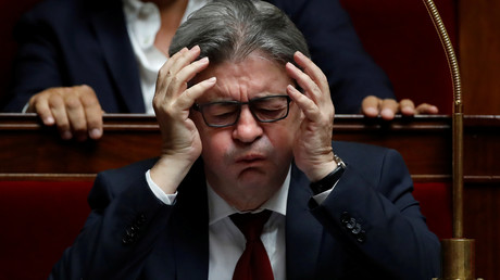 «Buzz affligeant»: Mélenchon réagit après ses propos polémiques, des proches de victimes s'indignent