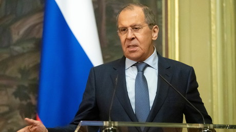 «Il faut être deux pour danser le tango» : Lavrov s'exprime sur le prochain sommet Biden-Poutine
