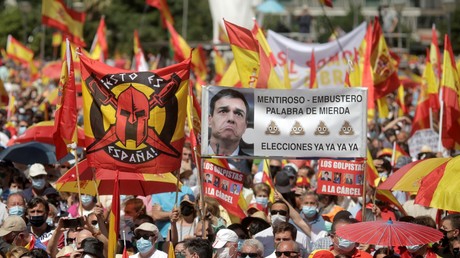 Espagne : la droite mobilise des milliers de personnes contre la grâce d'indépendantistes catalans